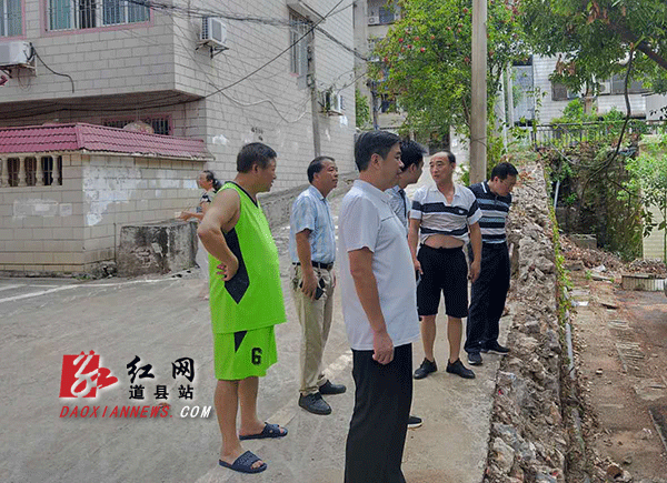 道县李天明现场办公调度老旧小区改造工作