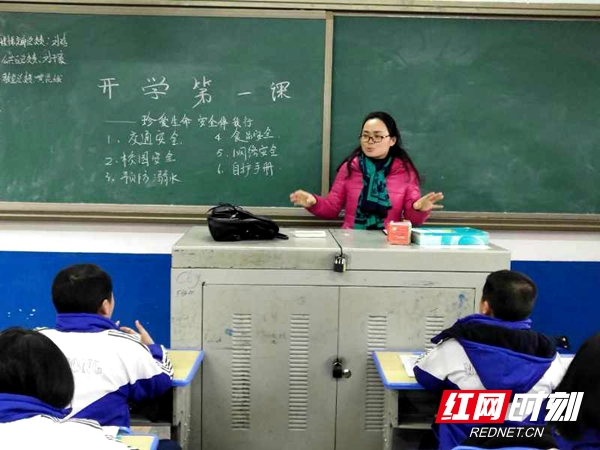 兰惠群:潜心育人 三尺讲台书写教育人生_区县_邵阳站