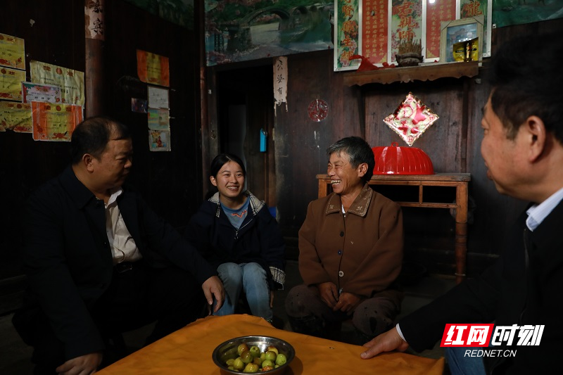 教育 正文 9月29日,怀化学院党委书记刘望专程来到新晃侗族自治县禾滩