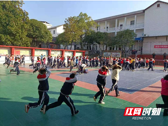 捍卫校园平安 张家界永定小学在行动