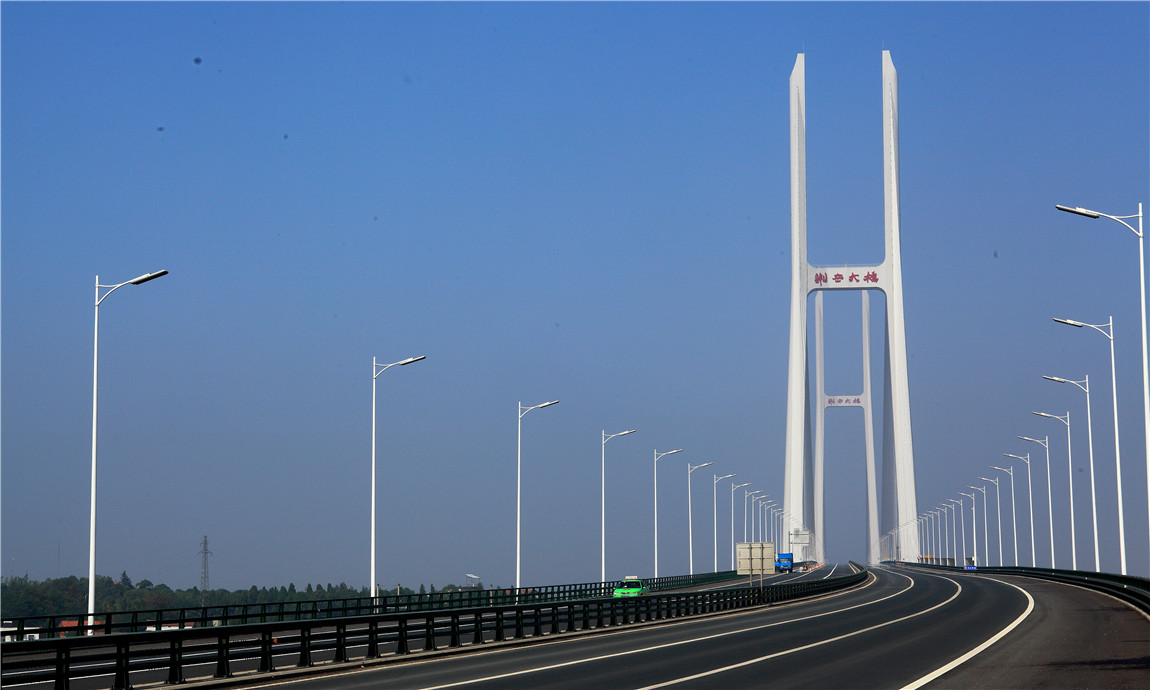 荆岳长江公路大桥