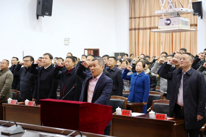 12月3日上午,大通湖区举行国家宪法日集体宣誓活动,区委副书记,区长