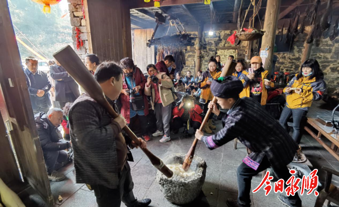 体验打糍粑