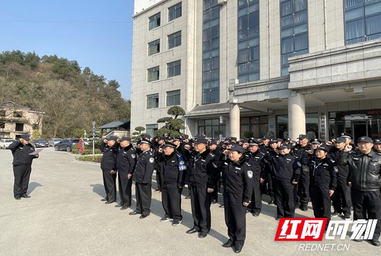 张家界监狱举行升国旗,唱警歌活动—热烈庆祝首届中国人民警察节