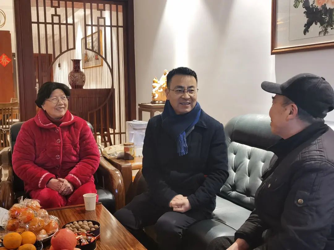 张家铣走访慰问离退休老干部_要闻聚焦_中方新闻网