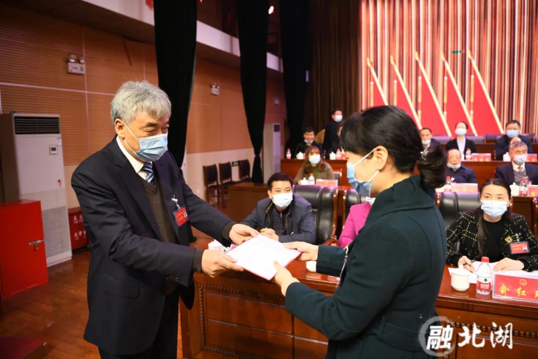 【聚焦两会】北湖区五届人大五次会议举行第三次全体会议