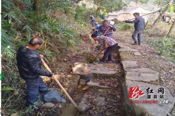 这段时间道县仙子脚镇夯实农田水利建设力度,着重解决农田沟渠不通