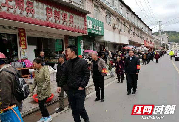 杉木桥镇持续强化马路市场整治力度