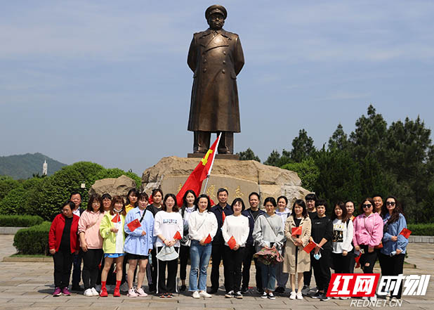 和万宝新区女职工一道前往湘潭乌石彭德怀故居和纪念馆接受红色教育