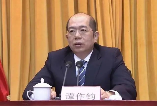 此前,他担任辽宁省委常委,大连市委书记.