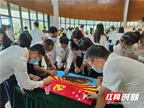 "纸浆画"的形式开展"绘党史,传党情,跟党走"主题活动,庆祝建党100周年