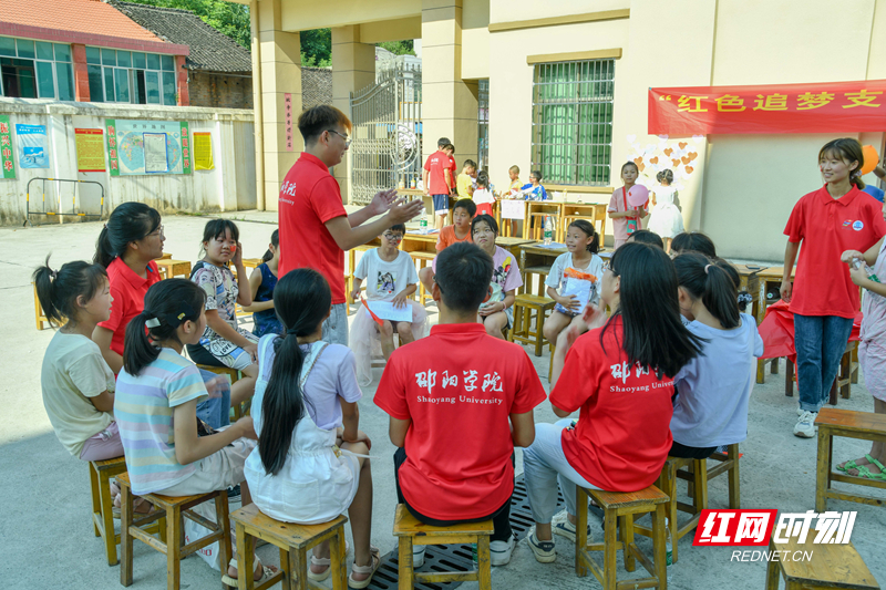 邵阳学院"三下乡"志愿者为留守儿童建温馨家园