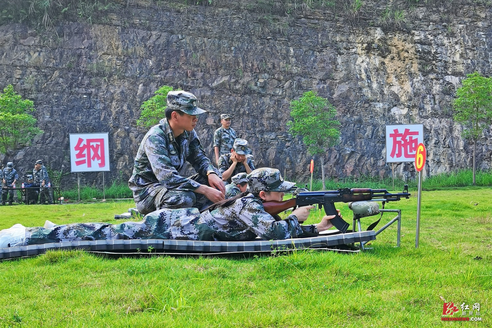 凉伞镇组织民兵参加打靶集训