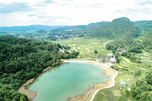 花垣县石栏镇朋岩村(湘西州美丽湘西办提供)