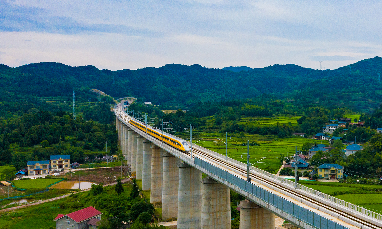 组图| "黄金旅游线"张吉怀高铁进入联调联试,沿途风景超美!