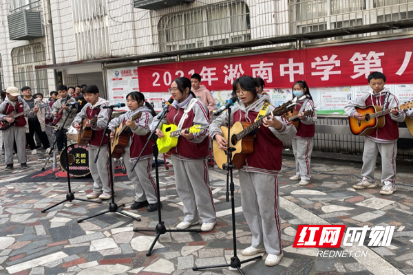 淞南中学隆重举办第八届吉他音乐节