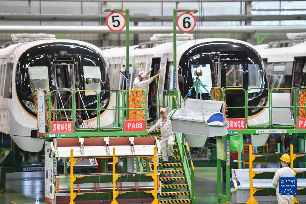 株洲：电力机车制造企业加紧生产保订单