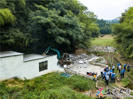 赫山拆除渝长厦高铁益阳段违建棚屋400平方米