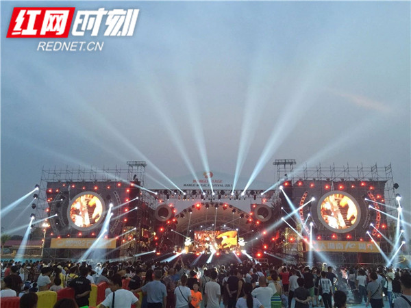 首届芒果音乐节在昭山激情上演.jpg