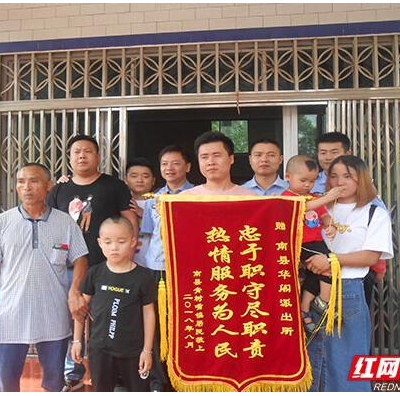 惊险！小船遭遇龙卷风，过路民警组织救人