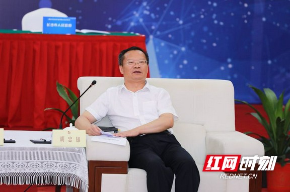 龙晓华率湘西州党政代表团到长沙考察