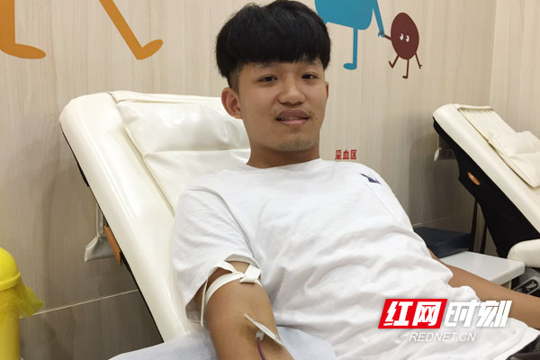 株洲市献血点掀起了一场夏季青春献血热