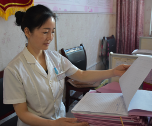 罗艳琼33年坚守妇产病房  首个中国医师节收获“最美医师”