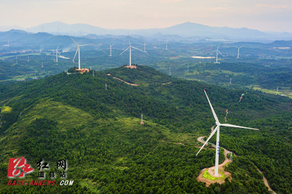 风力发电是清洁能源，审章塘风电场建成投产后，对缓解当前的能源危机和环境压力有着重要的意义。风电场作为一个亮丽的风景点，也将推动道县生态旅游发展，带动地方经济社会快速发展。