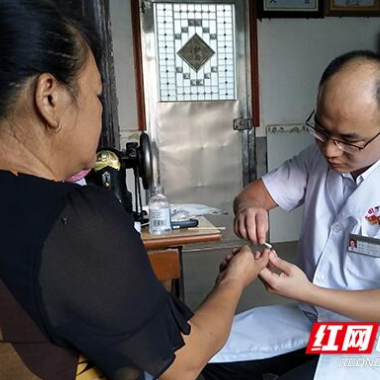 桃江：“益阳好医生”团队上门为糖尿病患者义诊