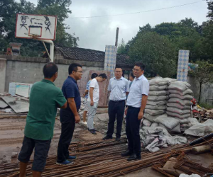 陈海波到永顺县杨木村调研扶贫工作