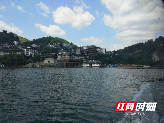 湘西州在芙蓉镇召开酉水河长制工作推进会议