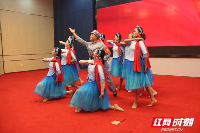 常德"好好学习 传承红色基因"主题报告会走进石门