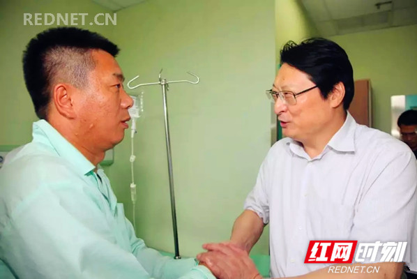 20"试验平台事故救人英雄黄超富:许党报国 时代楷模