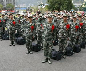 吉首：115名新兵启程赴军营 八成以上是大学生