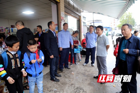 北塔区常态化护航近万名学生安全