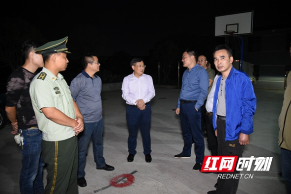 北塔区:夜访辖区重点场所安全生产