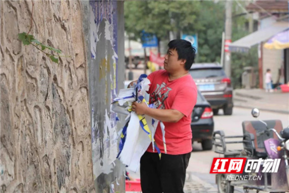 黄金坳镇开展迎国庆卫生大清扫活动