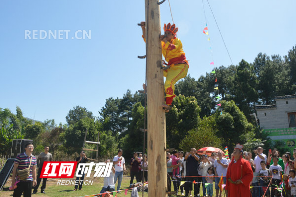 江华：特色旅游引客来