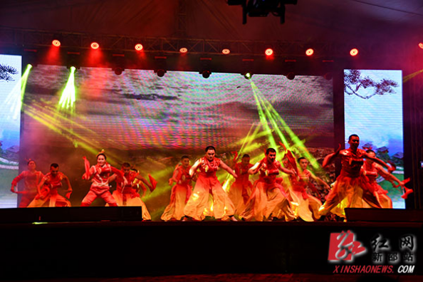 新邵县“长寿之夜”首届诗歌节在坪上镇举办