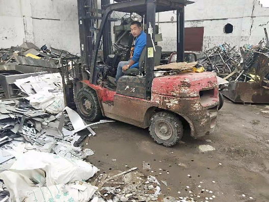 叉车作业人员无证  芙蓉区一家废品店被罚！