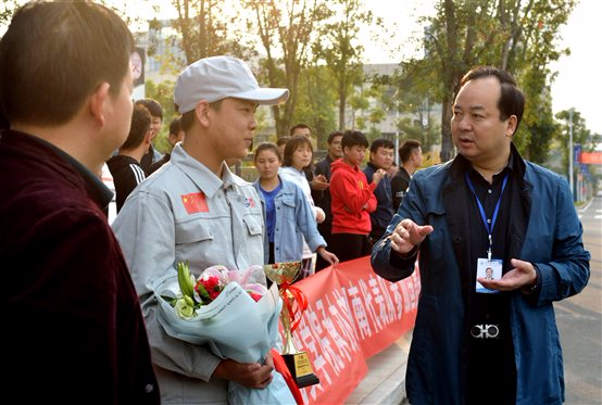 常德技师学院隆重举行欢迎仪式迎接国赛获奖选手载誉而归