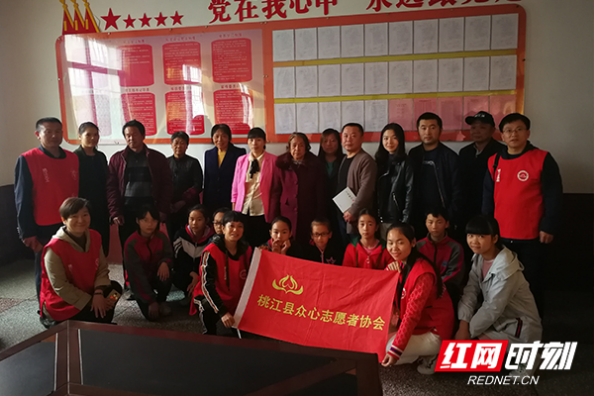 桃江:扶贫助学 众心志愿者协会一直在行动