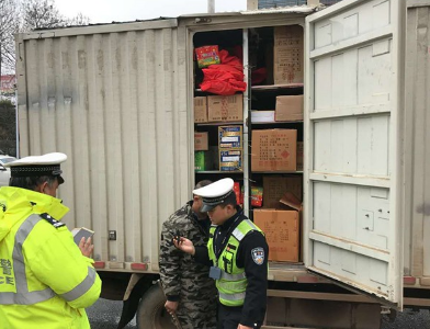 桃江警方连续查处3起非法运输烟花爆竹案