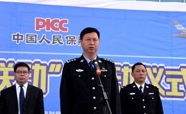 图二：常德市公安局党委委员、副局长彭晓林宣布常德“警保联动”正式启动.JPG