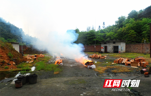 6c064899-cd33-42cd-8d9b-fd43ad985c6d_??.jpg