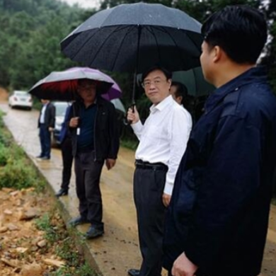 张值恒：以脱贫攻坚为总揽 统筹打好三大攻坚战