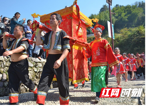  织秋牧笛溪 ——2018武陵山片区首届土家织锦文化节暨第二届牧笛溪守秋汇隆重举行