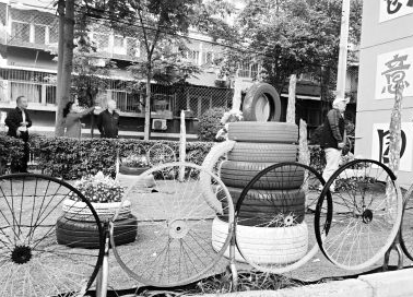 居民齐动手 旧物变“家具”