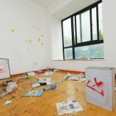 170万买的拍卖房遭打砸 法院：将拘留原房主