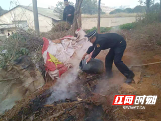 燃烧树叶做菜地肥料被罚2000元?城管:严格执法没有错